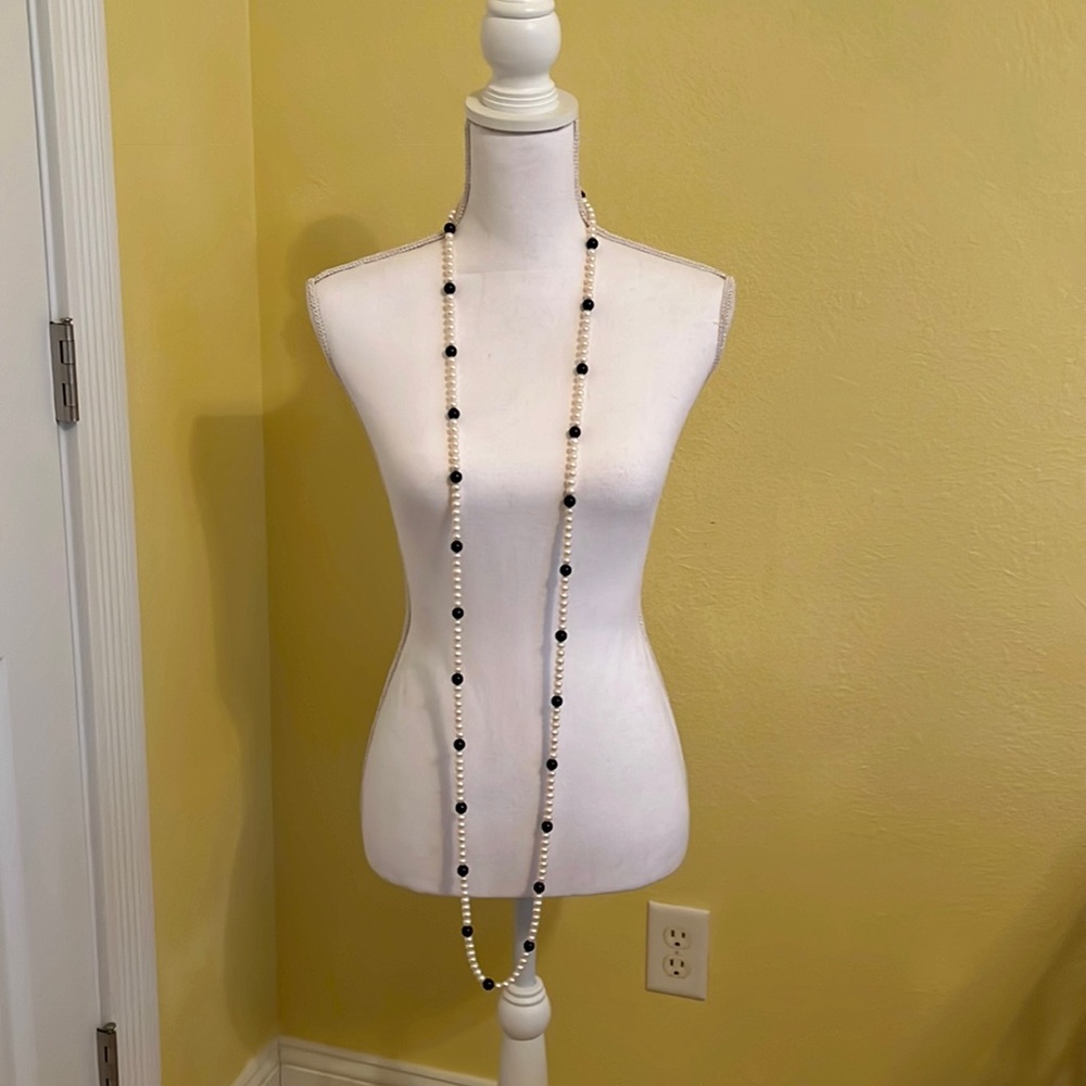 Pearl long necklace with black pearls